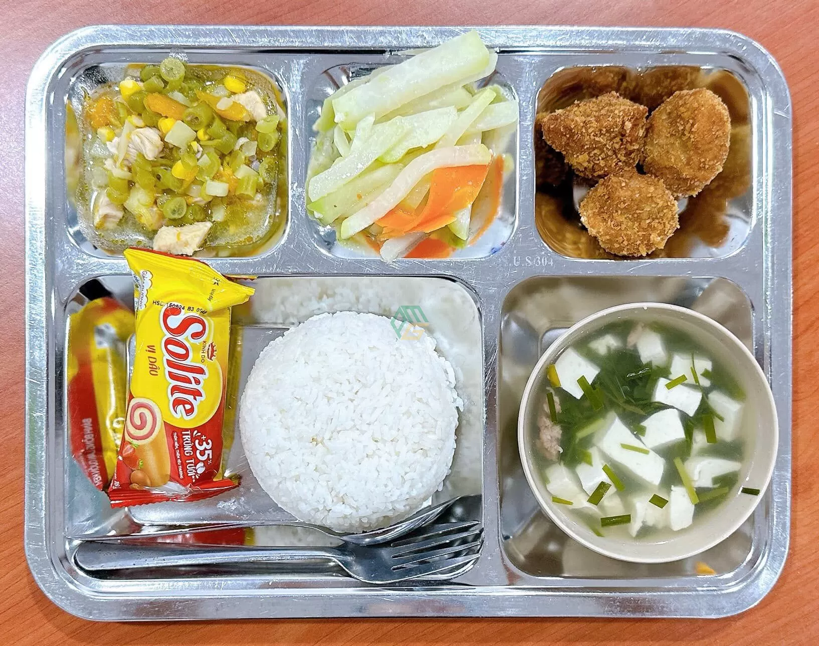 suất cơm 25k cho học sinh trường tiểu học lý thường kiệt bà rịa