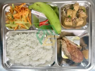 Suất ăn công nghiệp 25k