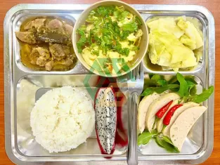 Suất ăn công nghiệp 27k