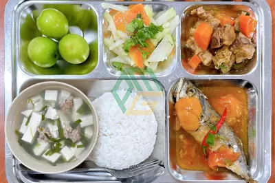 Thực đơn cơm công nhân mùa hè: Mát bụng, dễ ăn, vẫn đủ năng lượng