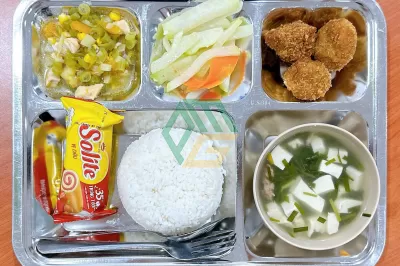 Suất ăn 25k cho học sinh trường tiểu học Lý Thưởng Kiệt- Tân Thành- Bà Rịa