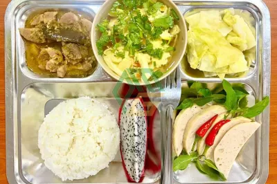 Cung cấp suất ăn công nghiệp 27k cho doanh nghiệp tại Nhơn Trạch
