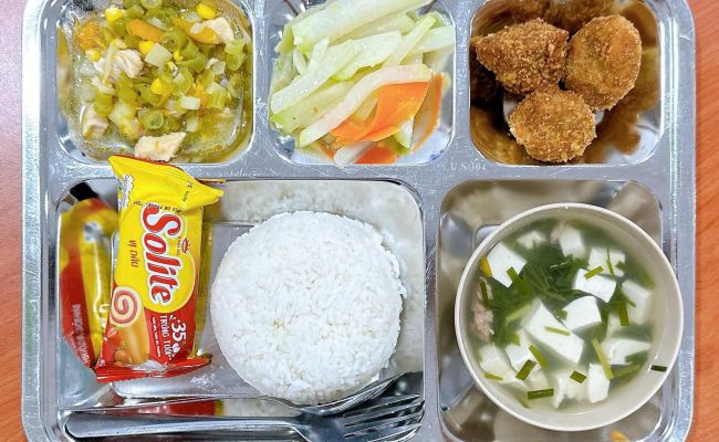 Suất ăn 25k cho học sinh trường tiểu học Lý Thưởng Kiệt- Tân Thành- Bà Rịa